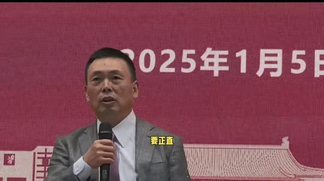 段永平34岁创办步步高，后面孵化出OPPO和vivo，2025年段永平回浙江大学