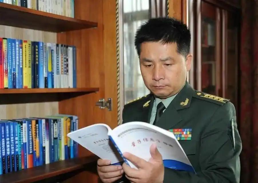 硬气的底气。“我就是美国导弹的噩梦，我要让所有美国的导弹打不到中国。”这是我国反