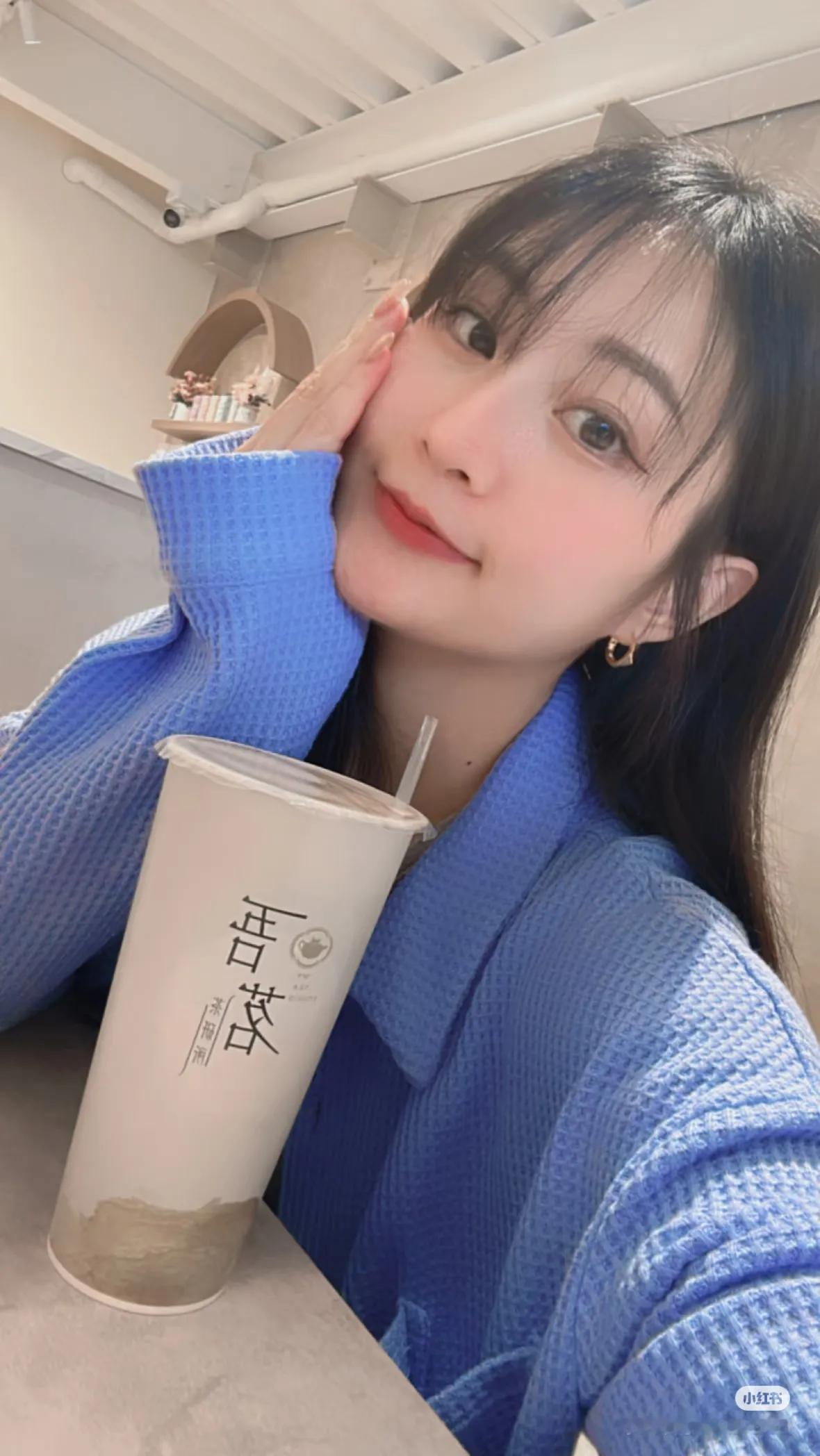 话说台湾近几年就推出了许多颜值和气质都相当不错的新晋博主，而HayIee就是其中