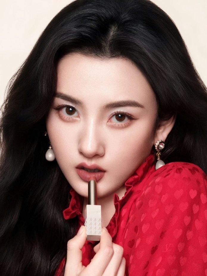 宋祖儿红唇怼脸吸睛诱惑你喜欢吗 