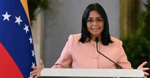 真就奇了怪了，美国明明一寸委内瑞拉的土地都没占，可偏偏有人张口就说美国侵略委内瑞