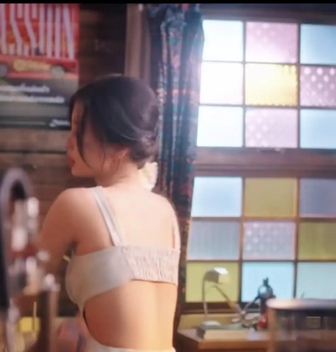 别再让女总裁穿蕾丝内衣谈几个亿的生意了。
观众用遥控器投票，戳破了悬浮剧的泡沫。