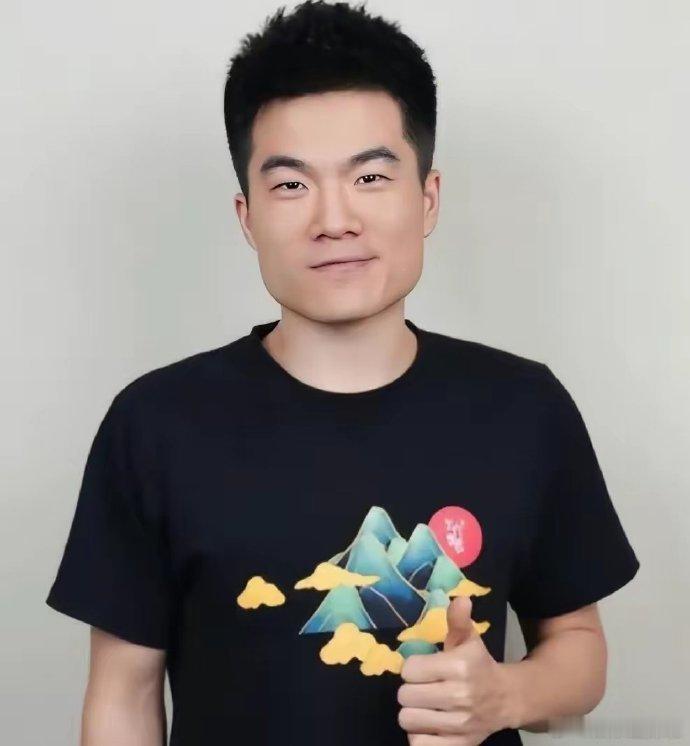 知识是一个人的底气。 ​读过书的叫董宇辉，不读书的叫郭有才。这种教叫什么网红、不