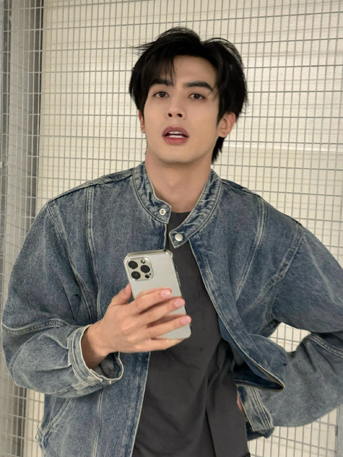 宋威龙问OK吗宋威龙腊八营业照 宋威龙腊八营业照 