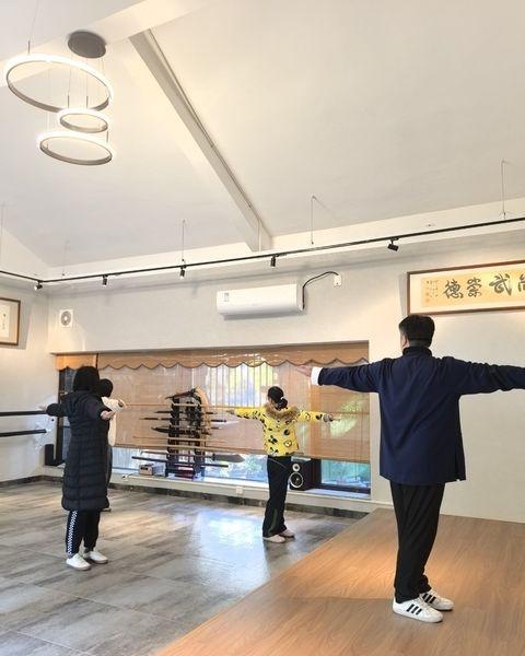 别再低头玩手机啦！快来解锁这个“办公室必备
📍广州 尚武拳舍·武当太极·传统养