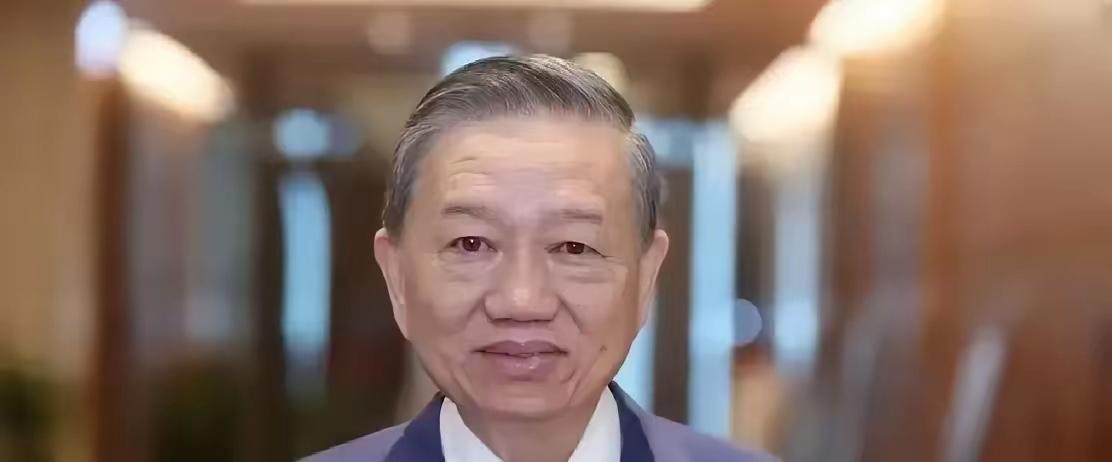 越南终于不装了，把话撂这儿了：2026年底，高铁必须动工。
​前几天他们部长亲自