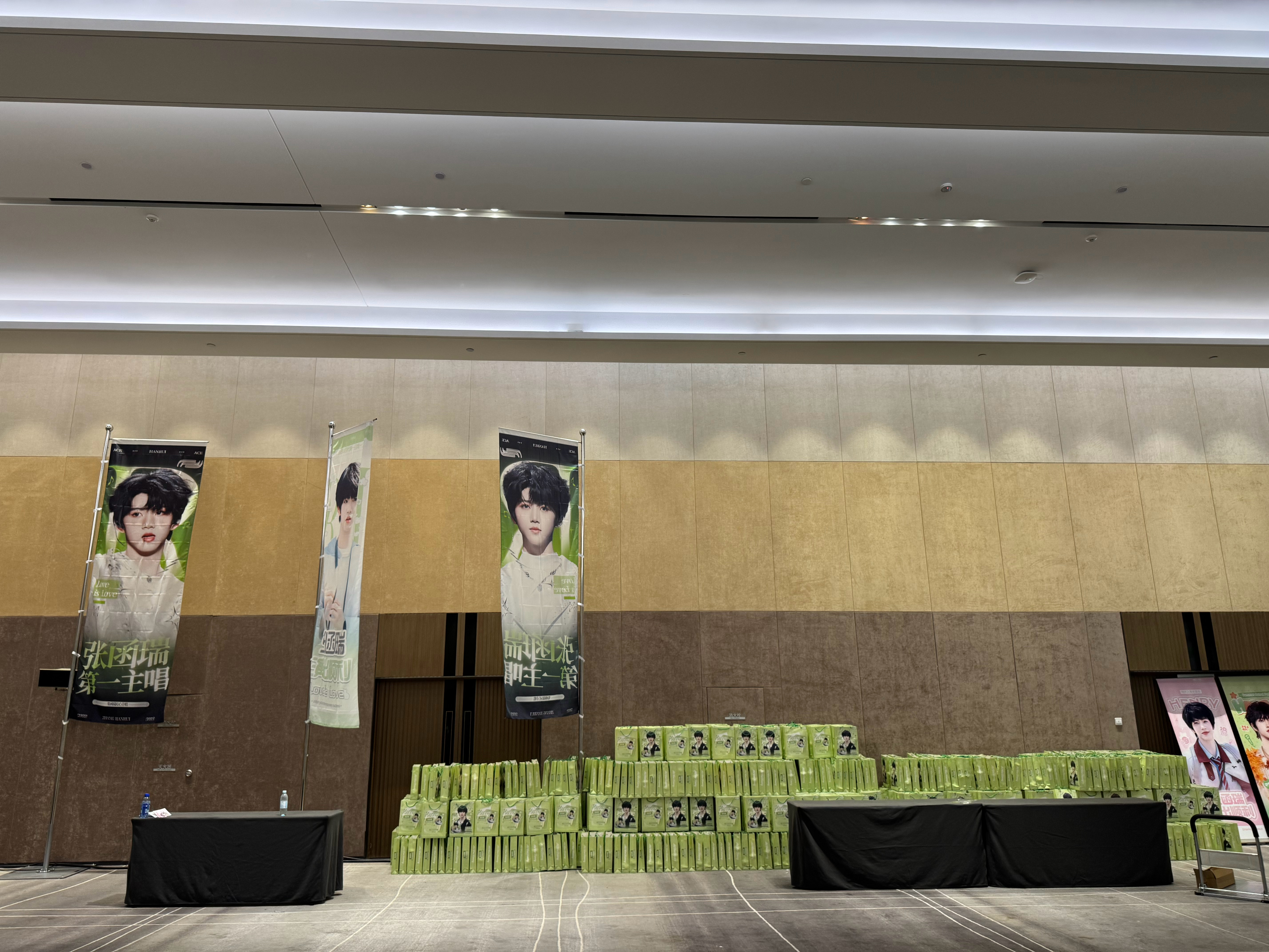 完全母婴博主在包店玩耍之 