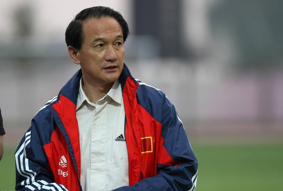 谢亚龙用影视台词鼓舞将士 国脚希望早回本职工作中——2007年11月30日，中国