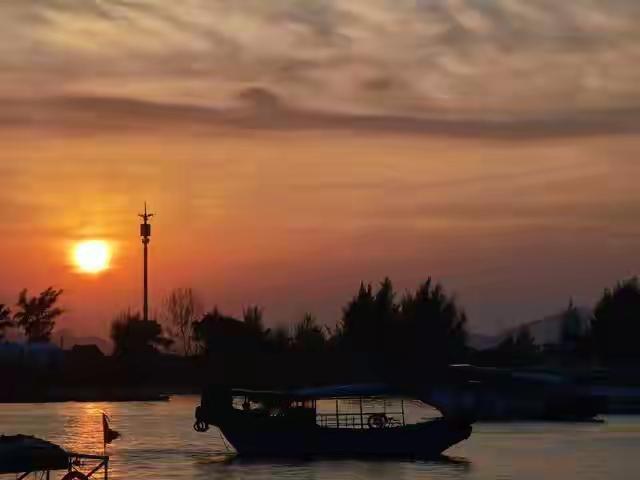 在这个快节奏、信息爆炸的时代，我们似乎都在不停地奔跑，追逐着那些或许根本不属于我