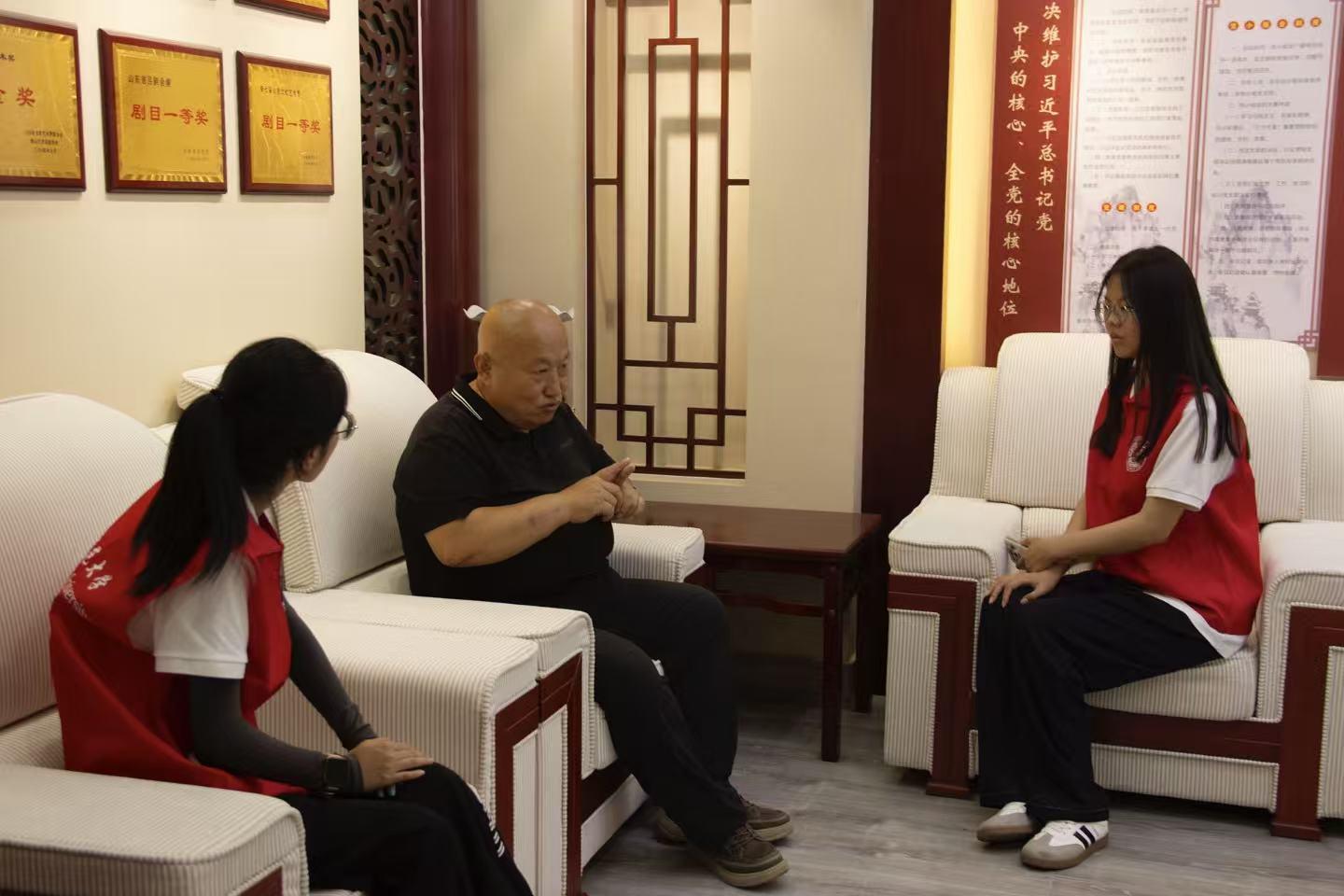 秦岭笑谈 7 月 15 日，曲阜师范大学传媒学院 “吕韵传薪，文脉永续” 暑期社