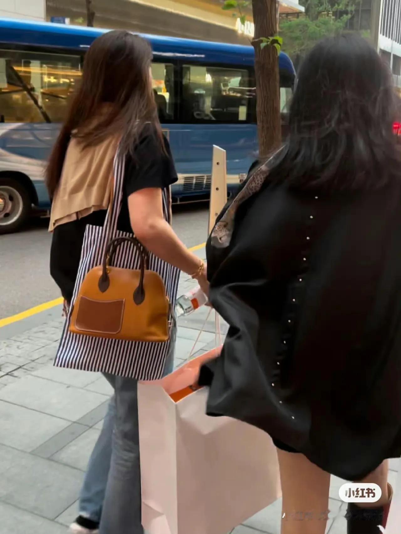 网民中环街头遇到一位靓仔司机。