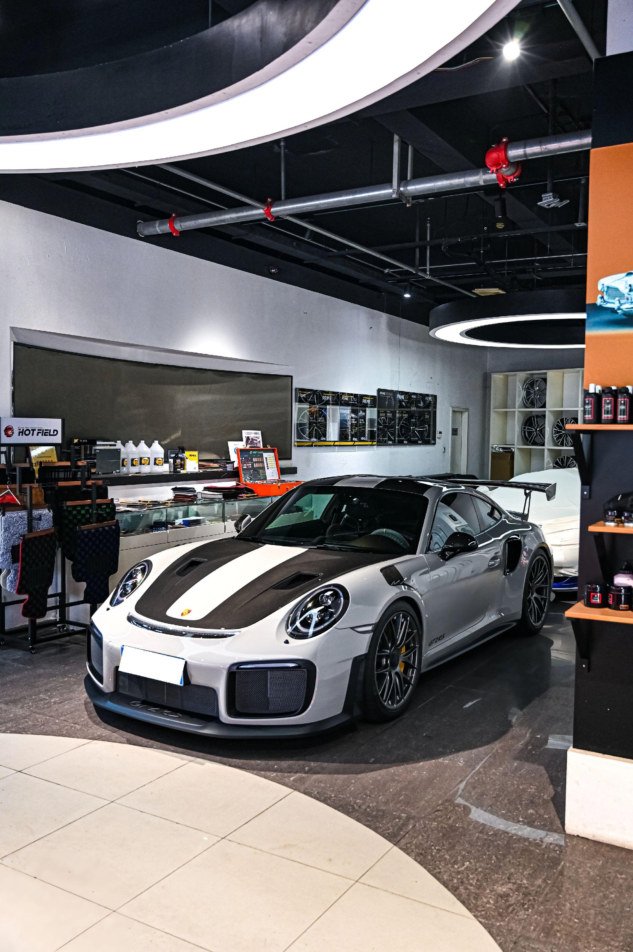 听说这是全国配置最高的911 GT2RS.前几天去悦车坊，又看到这台哑...