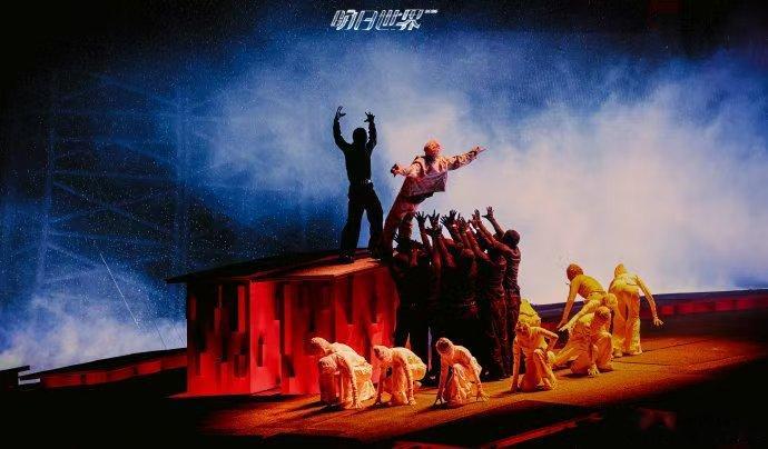 汪苏泷游客心态 汪苏泷建议大家把罗曼城当成家 谁听完现场直接记在小本本！汪苏泷分