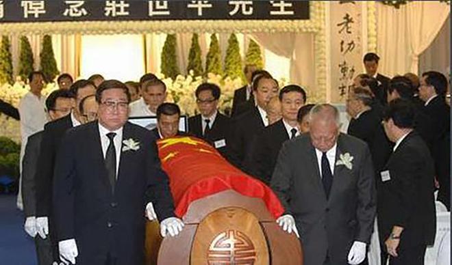 “把我2000亿的资产全捐给国家！”老人在病榻上当着律师面，吃力地对六个子女说出