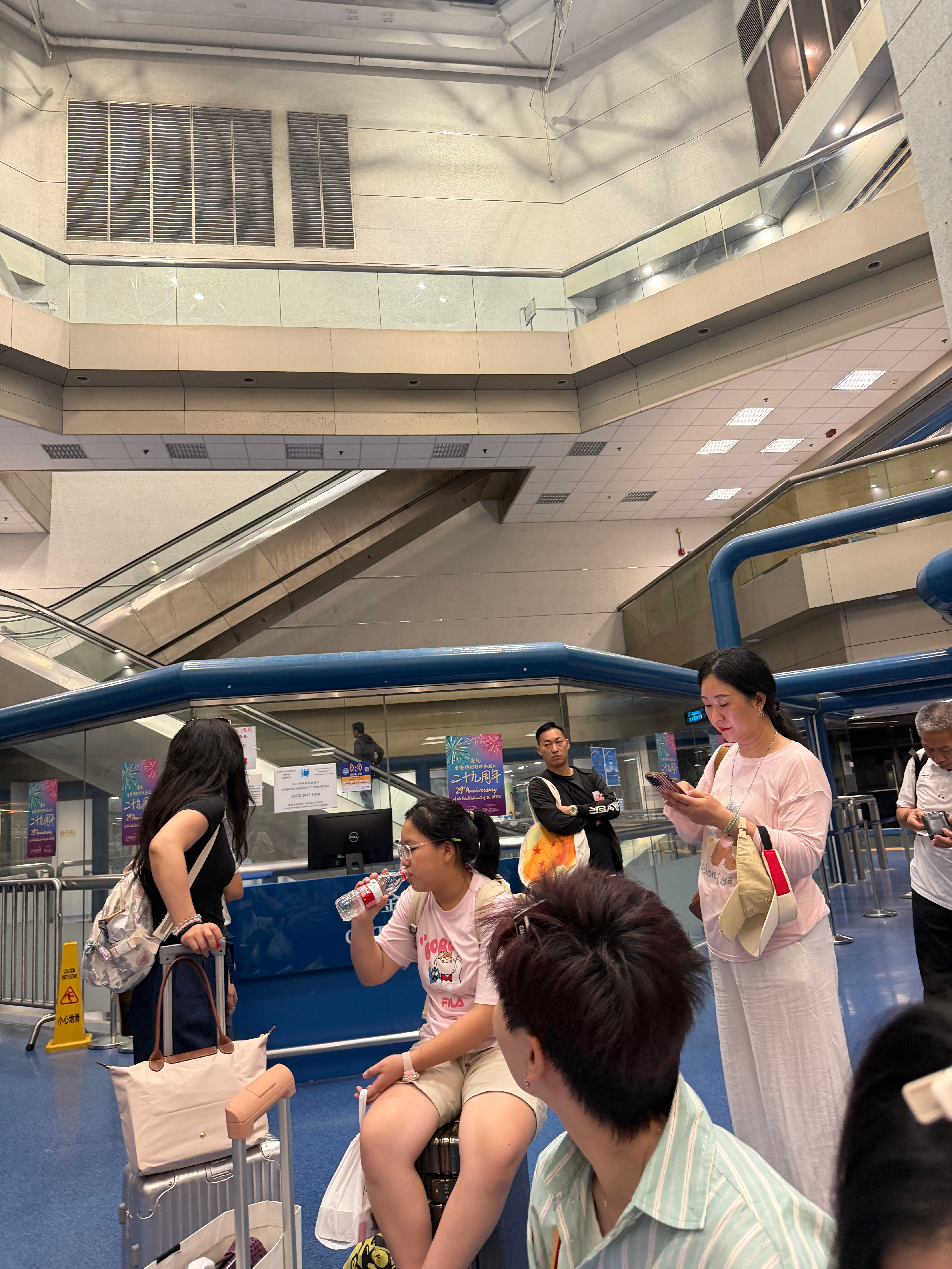天呐我简直像在偷渡……从深圳来香港了 再从香港坐船去澳门这个澳门这辈子我不会再去