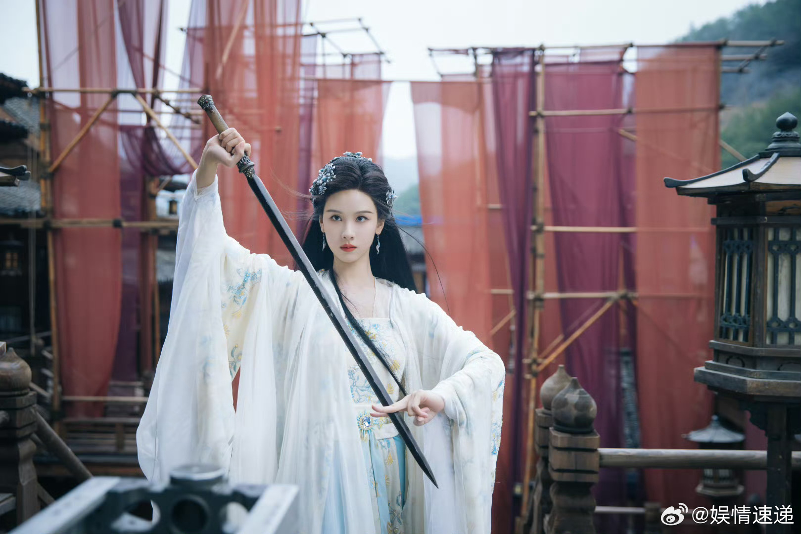 谁是历届最美狐妖历届最美狐妖对比月鳞绮纪这对狐妖姐妹又会撩人又毒舌，人设真的很讨