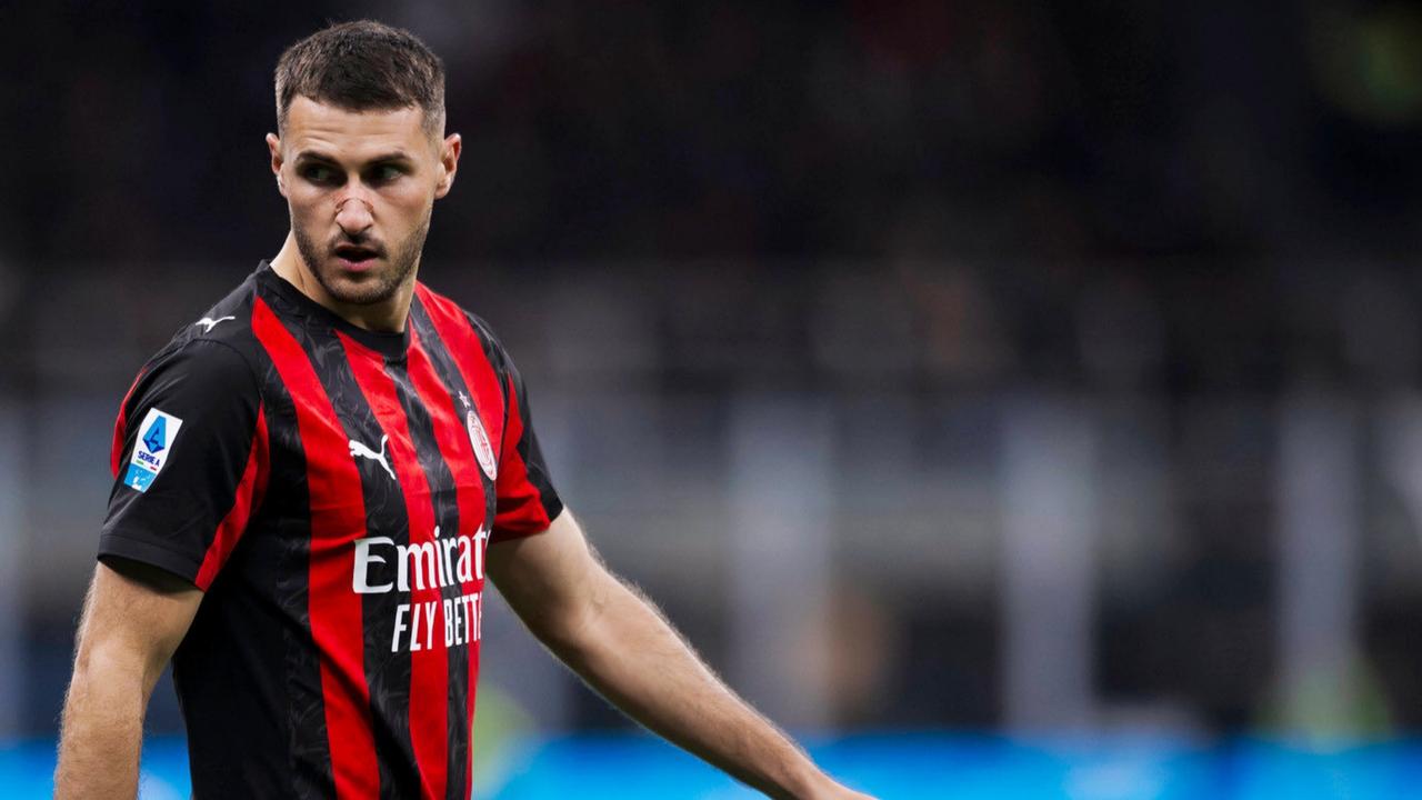 米兰官方消息，圣地亚哥·希门尼斯成功接受了右脚踝关节镜清理手术。
希门尼斯将返回