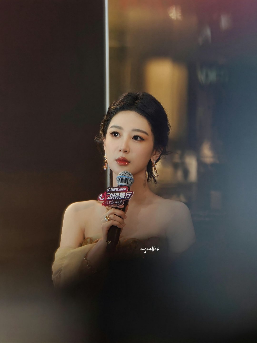 杨紫杨紫董竹君 yz杨紫玉兰花开君再来 如果迎来幸福的前提是流不完的泪 那我替你