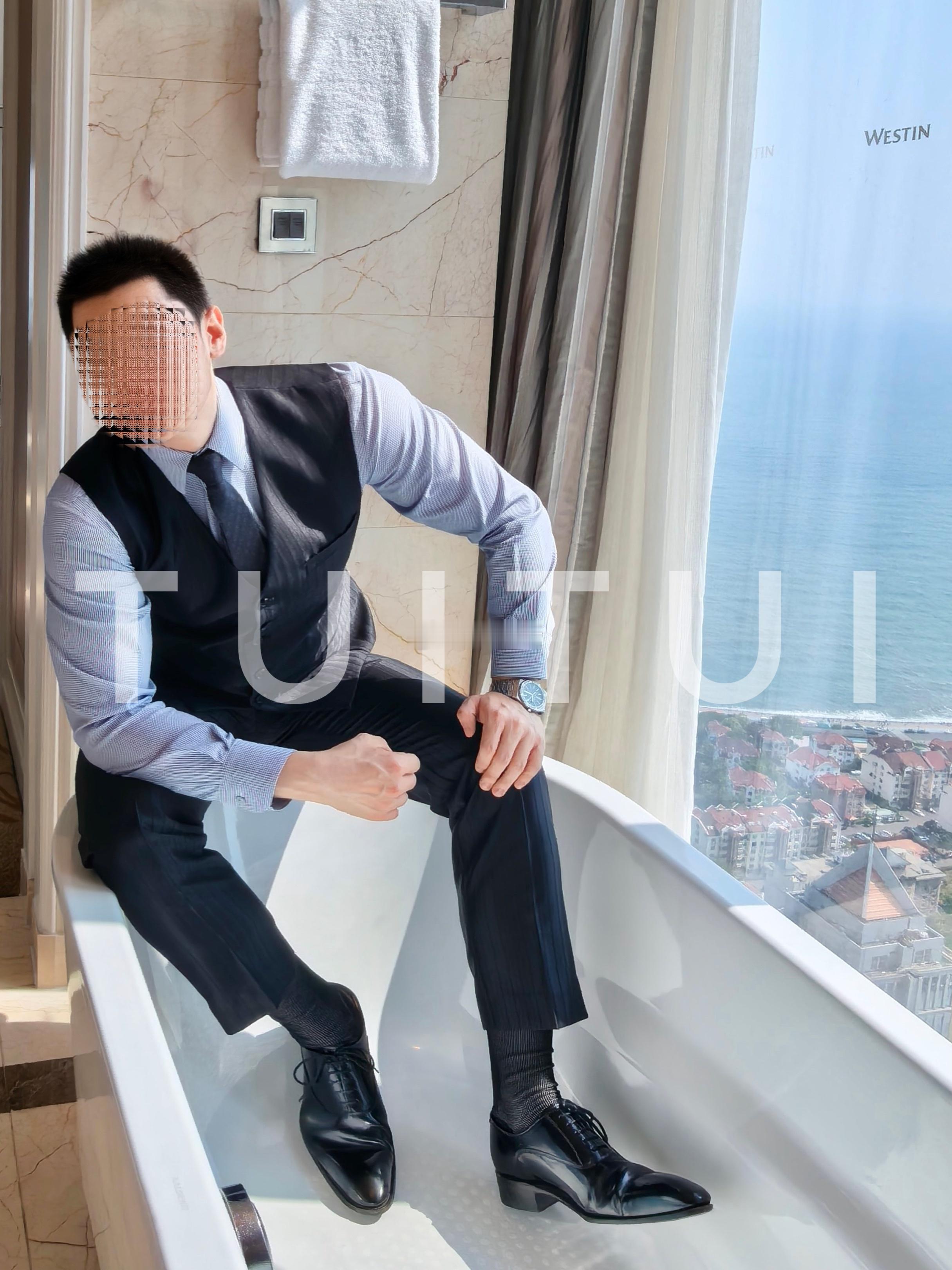穿正装自带人夫感S