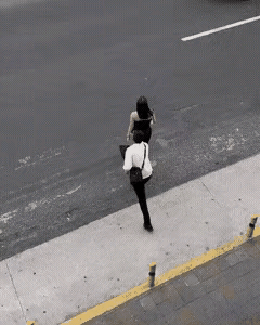 这种男人心眼太小……姑娘算了吧