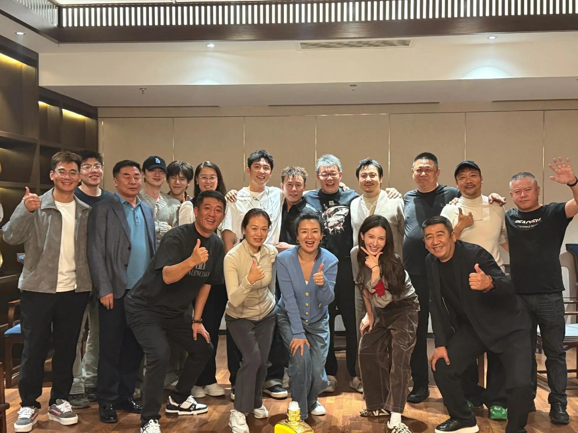 黄景瑜︱《现在就出发3》︱合影系列20251002齐齐哈尔录制Day3大合影我的
