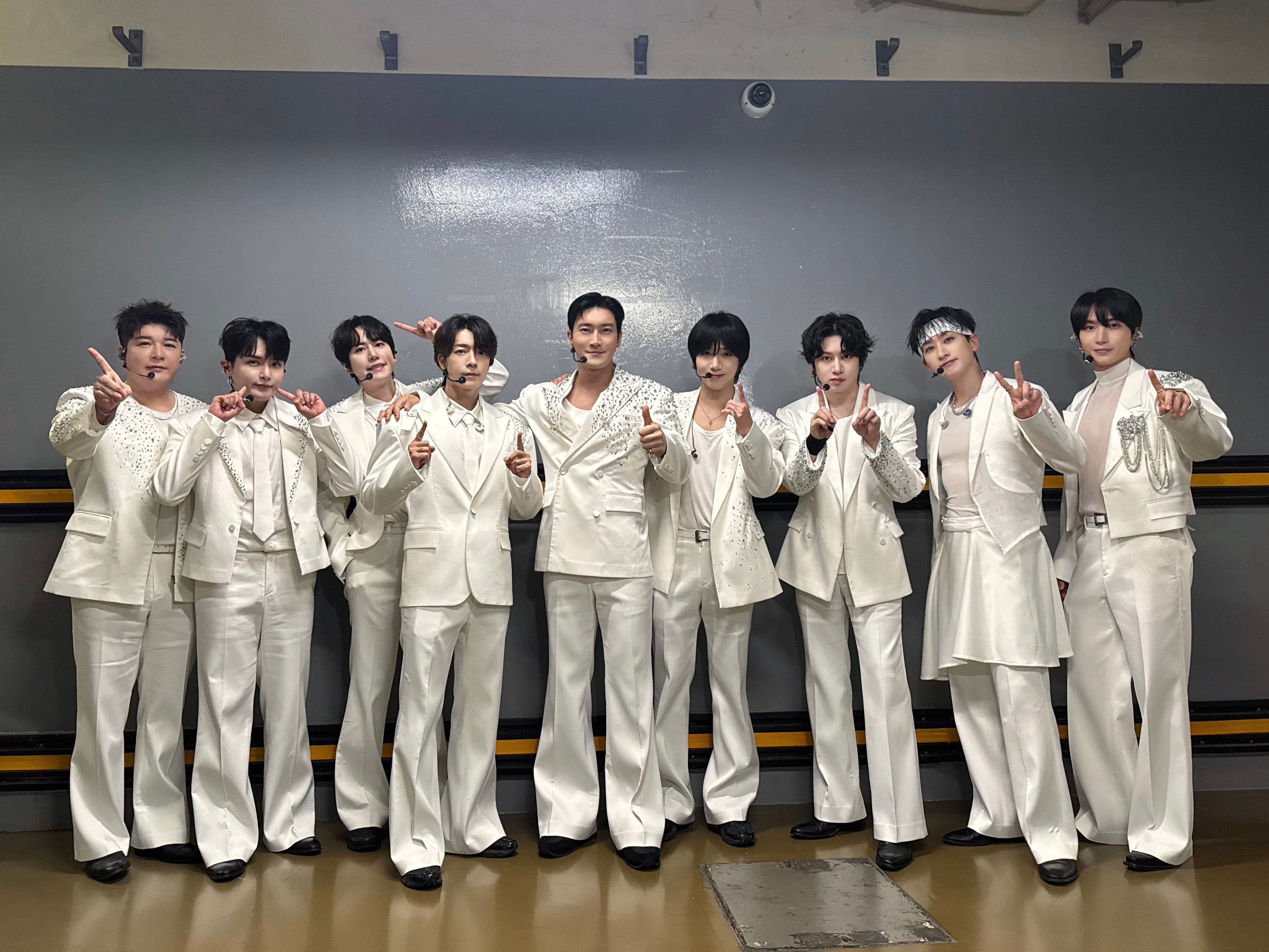 “CB百蓝_。260103 官号更新SuperJunior 相关：<SUPER 