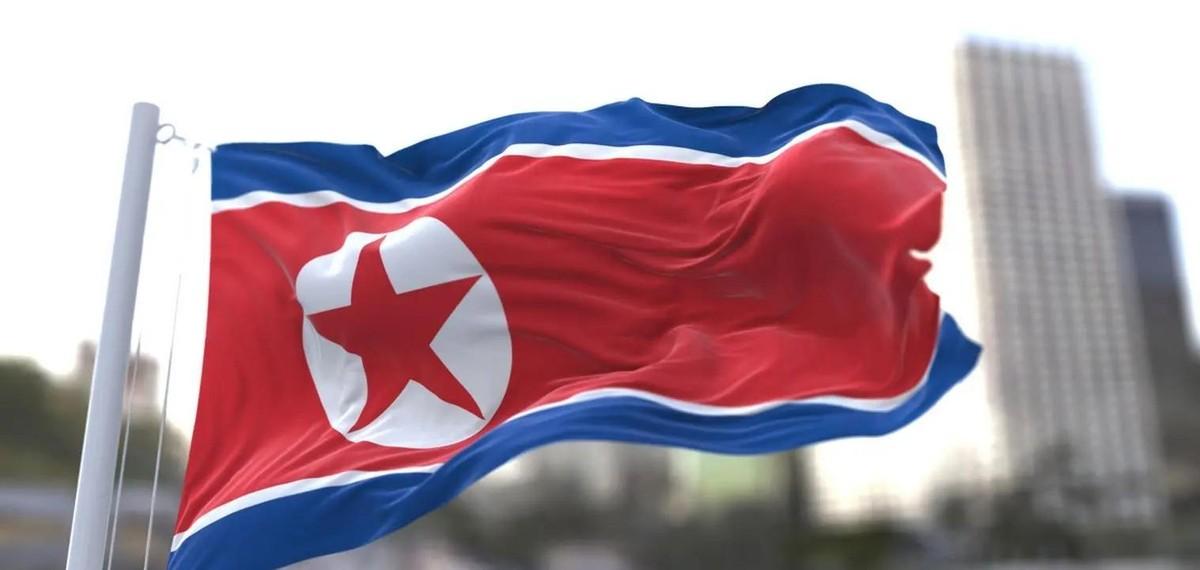 朝鲜这回玩大了！直接把韩国写进宪法，明明白白列为“敌对国家”。这一招可不是闹着玩