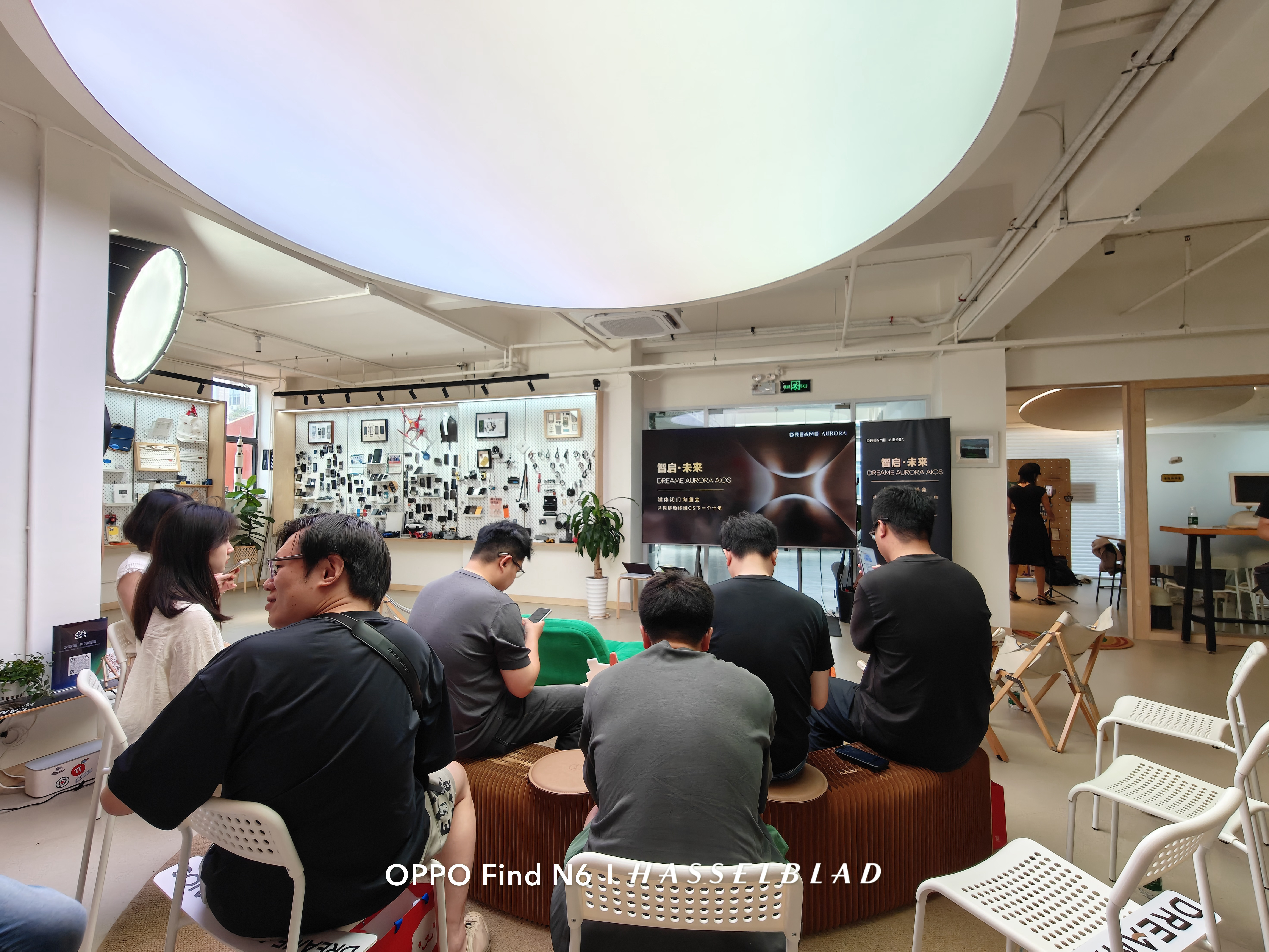 第一次来少数派总部开会，朋友领着我小小参观了一圈