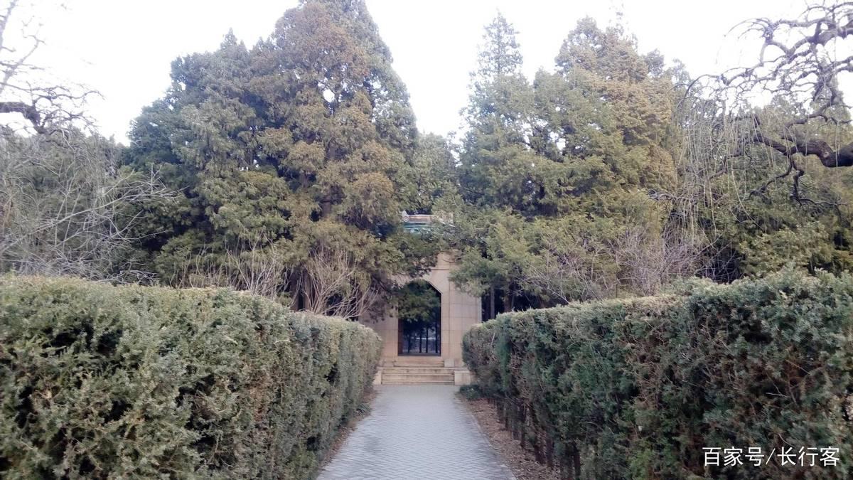 1903年，30岁梁启超和17岁王桂荃行房，次日梁启超却说：“我提倡一夫一妻制，