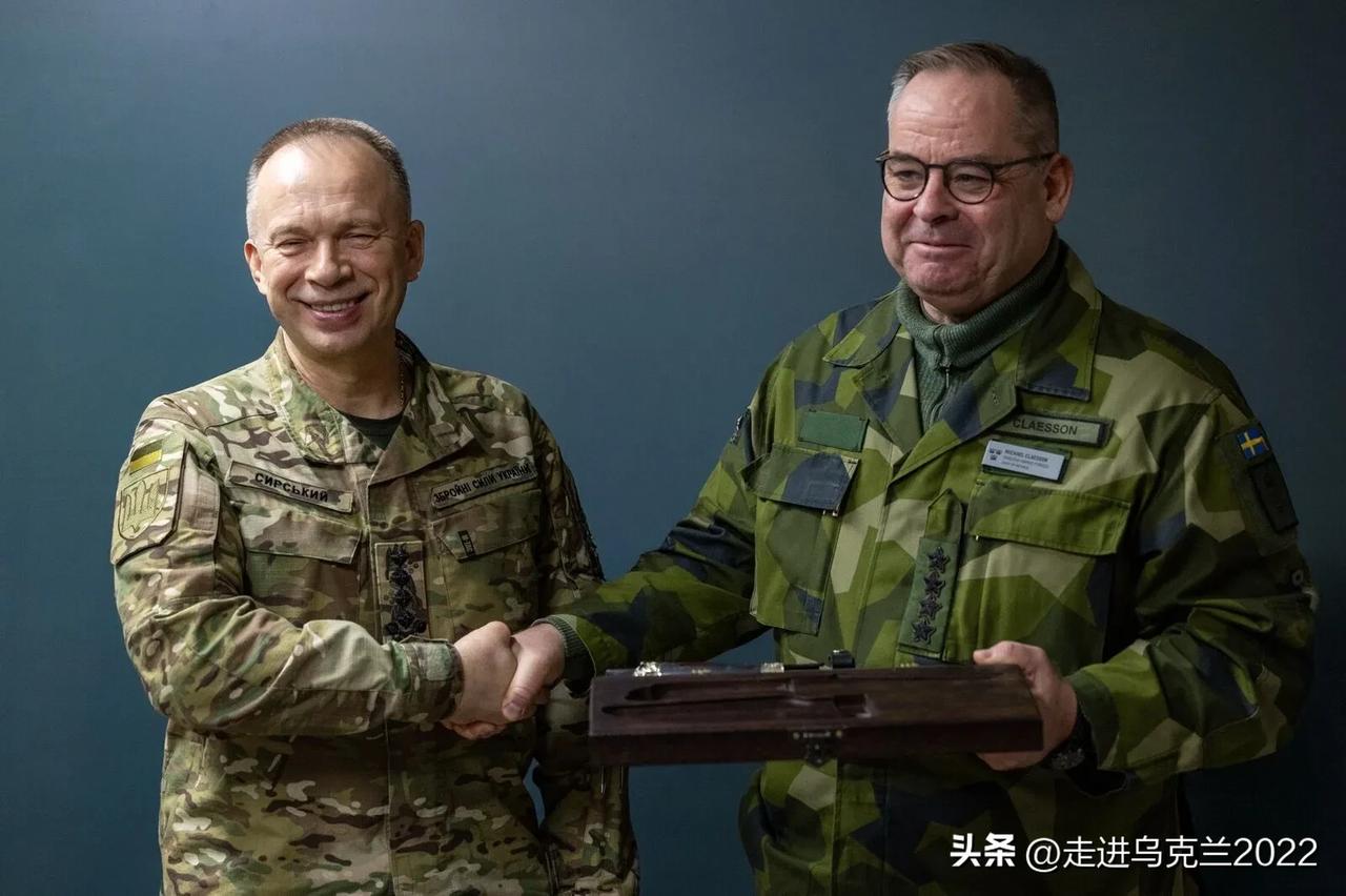 “疲惫但不屈”：瑞典三军总司令谈乌克兰之行印象


3月中旬，瑞典三军总司令克拉