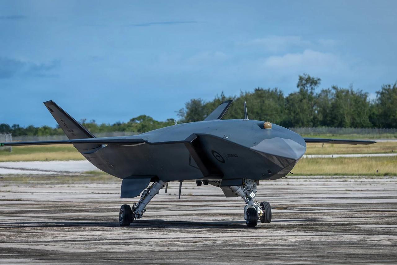 范堡罗2026波音亮出两手王牌！MQ-28幽灵蝙蝠首秀，777X全力挽回宽体市场