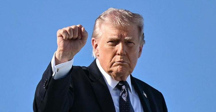 纽约时报今天报道：“对伊朗的轰炸是特朗普第二个任期内第八次下令动用军队行动。他曾