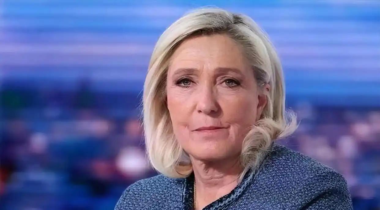 如果没有官司在身，她可能会成为法国首位女总统
勒庞距离爱丽舍宫曾经只差一步，挡在