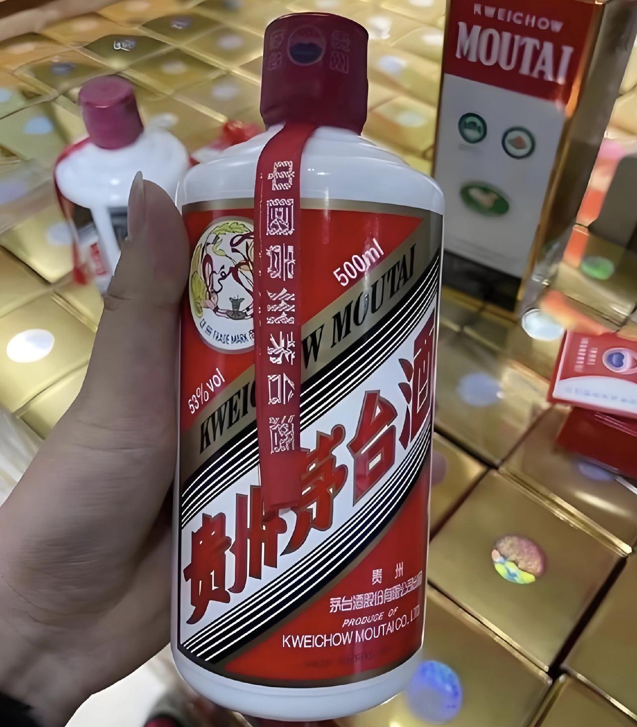 飞天茅台价格大跳水！黄牛亏掉一辆豪车，刚需客笑到合不拢嘴。
 
飞天茅台的价格这