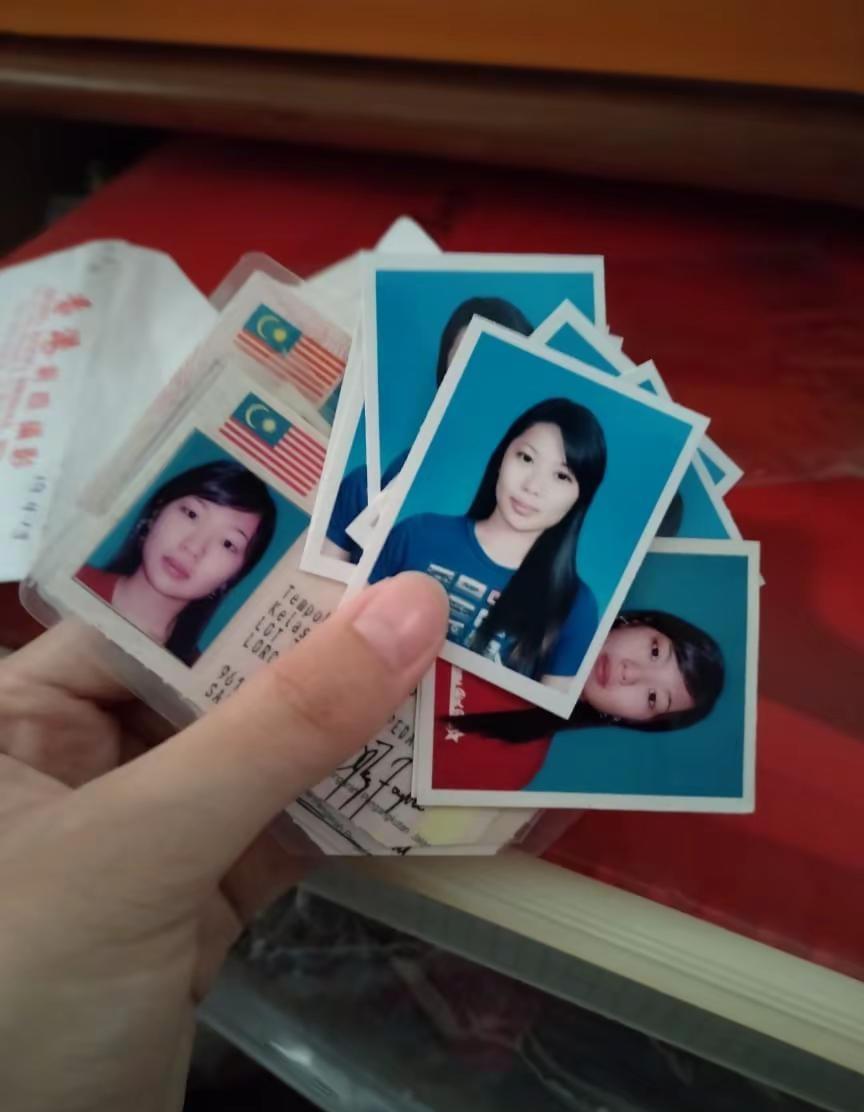 曾经Lesen 滴照片。看到这些留存的旧照片和过胶驾照，充满了一代马来西亚人的青