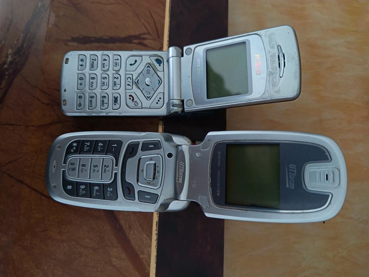 今天来个手机大聚会！都是年代的记忆！

大家看到第一第二两张图片的这两部翻盖手机