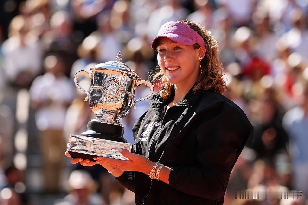 恭喜小米辣赢得罗兰加洛斯冠军🏆，19岁的她成为第16位现役拥有大满贯冠军的球员