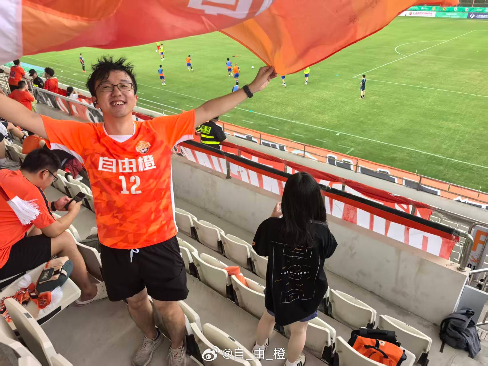 今天B队也在现场自由橙在现场见证!