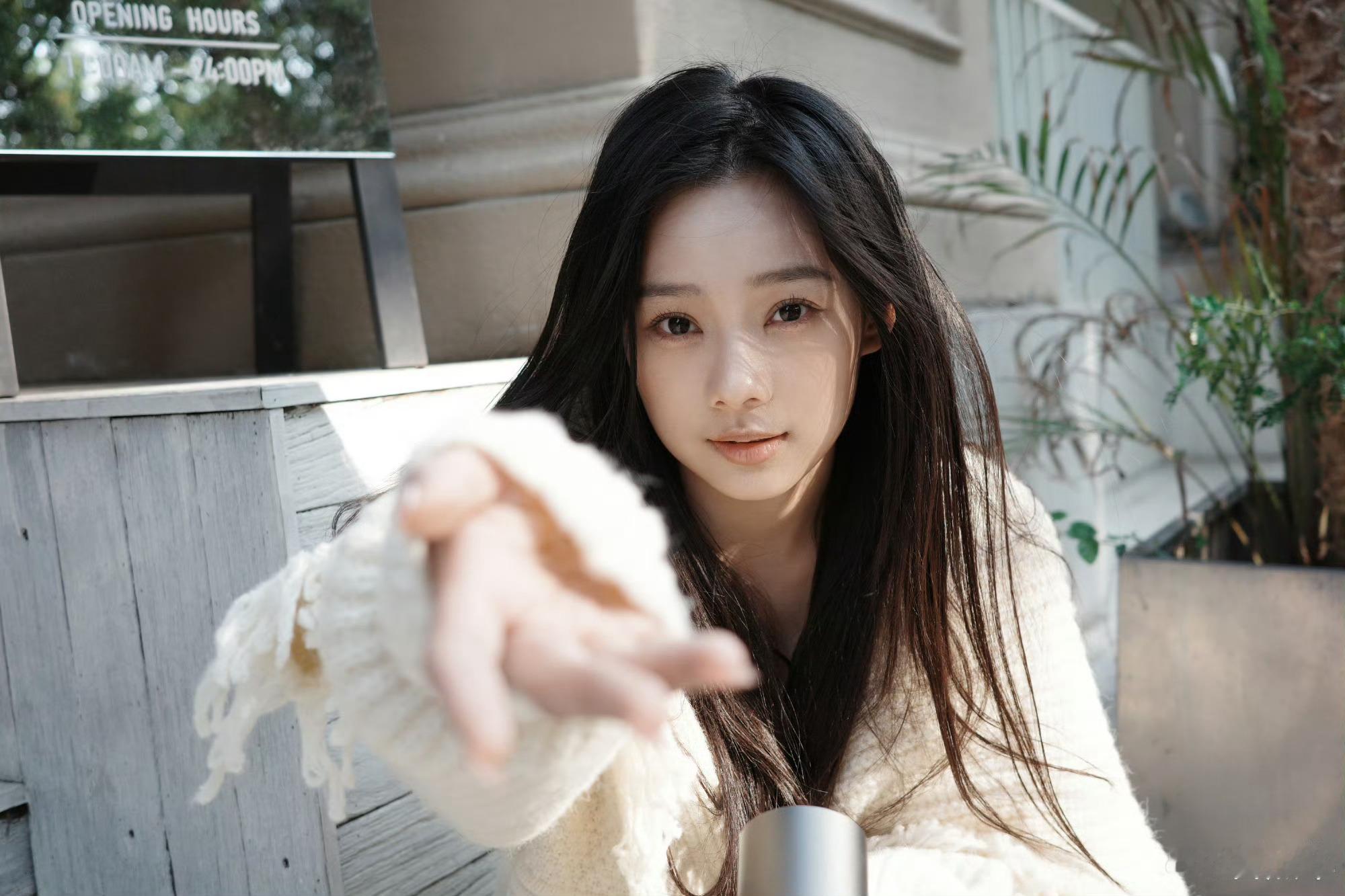 白鹿以爱为营对手上美妆综艺了没想到白鹿搭档来美妆综艺了奇妙的梦幻联动来袭！《以爱