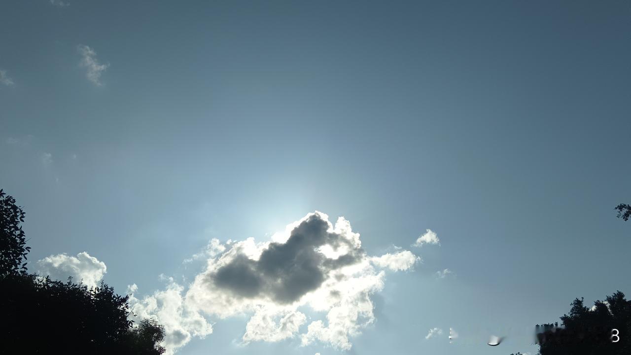 现在药店卖药无非两种情况:
一种药店是以顾客为中心，根据顾客的身体情况，本着帮顾