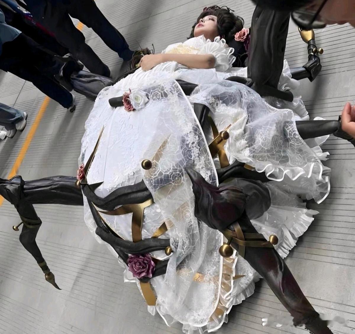 闺蜜发给我的图片，让我猜猜这是怎么了？我看了半天不懂呀！[捂脸]