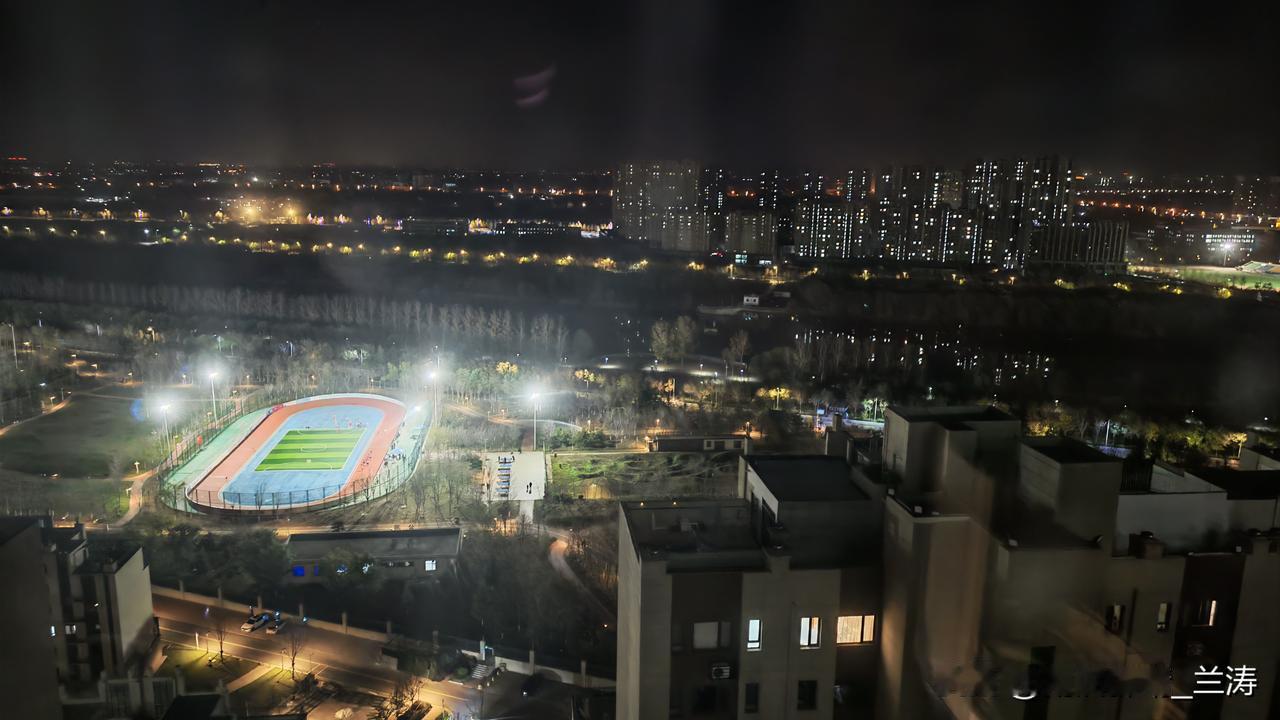 邢台泉城：万家灯火的温柔夜曲
当夜幕如墨般缓缓铺展，邢台这座泉城，被万家灯火温柔