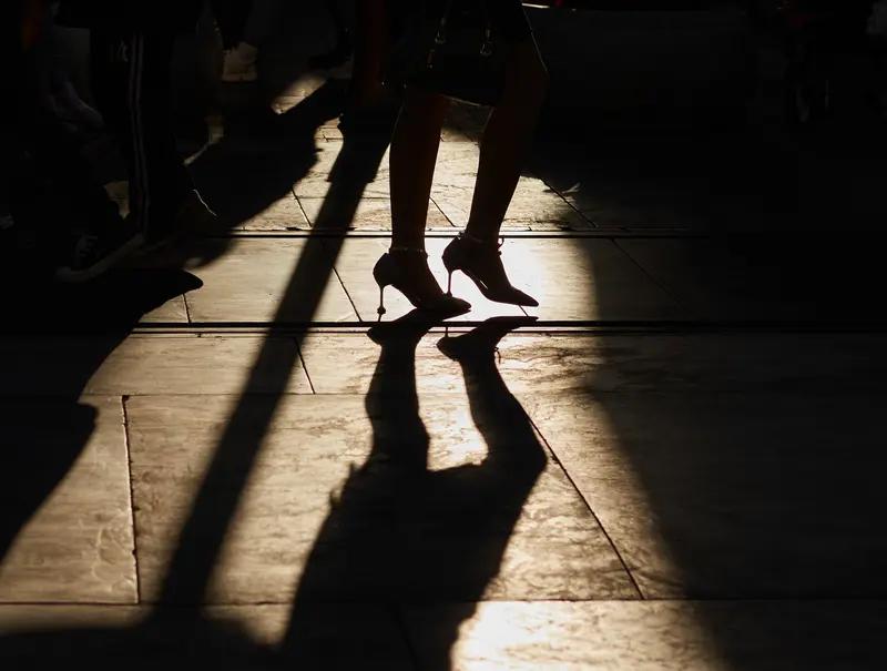 12月9日北京朝阳垈头，俩邻居因噪音扰民僵持4年，楼上大半夜穿高跟鞋跳踢踏舞，楼