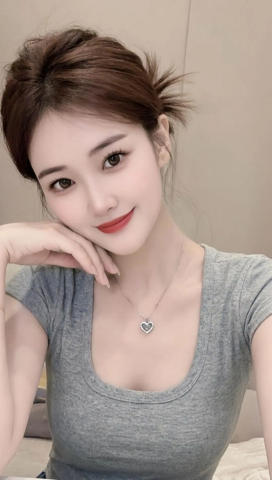 秀身材穿搭 弹力紧身短袖t恤女 修身纯欲短袖 AI简约自拍照 ai创作