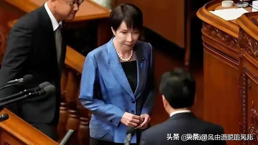 日本政坛这两天彻底炸开了锅，战后七十多年从未有过的场面就这么摆到了台面上——德仁