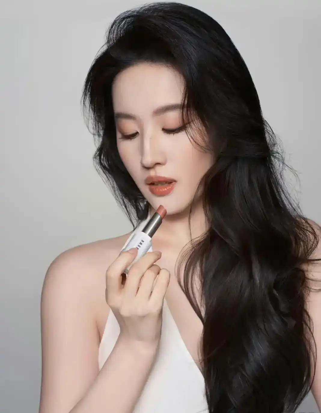 刘亦菲，女明星里独一份的贵气和高级感 