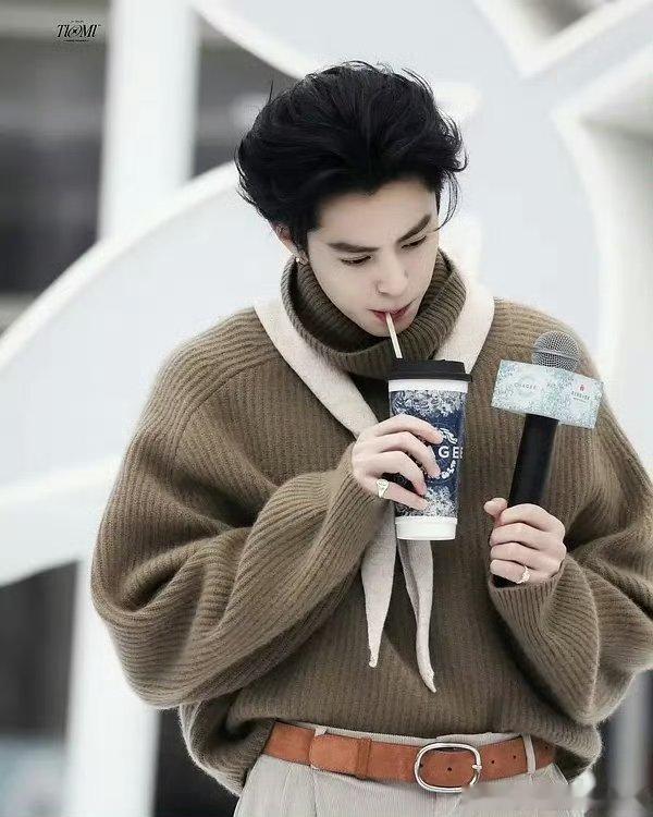 王鹤棣今天霸王茶姬线下活动，冬日男友感 