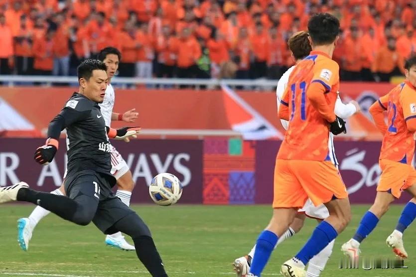 看完泰山对阵横滨的比赛，这些问题还有必要纠结吗？
  王大雷难道还不能成为是国足