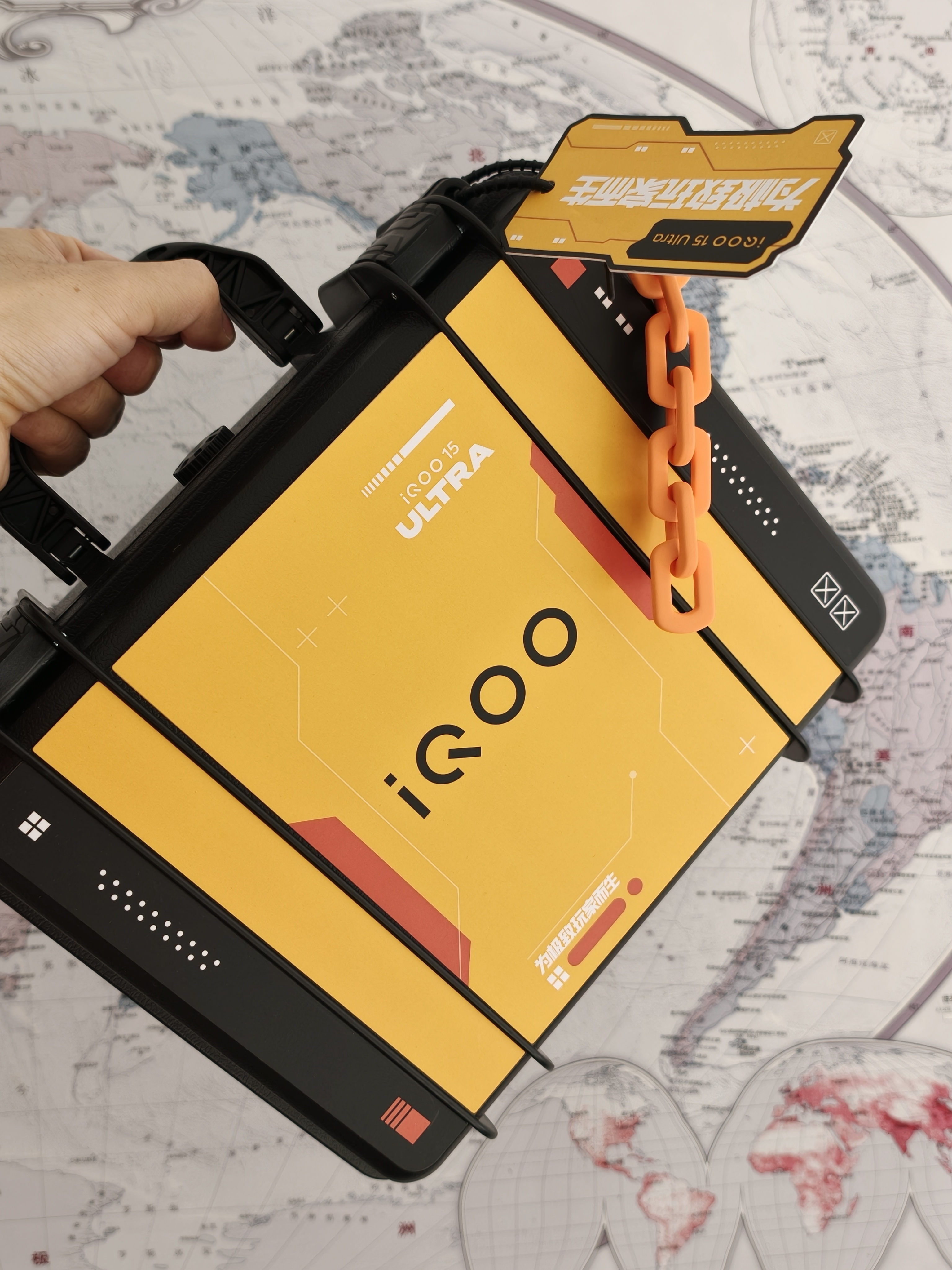 收到空投工具箱，等下打开看看iqoo