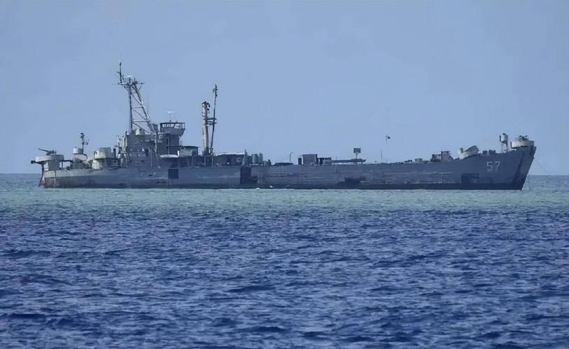 7月20日，仁爱礁菲律宾非法“坐滩”破船再次挑起事端，中国海警执法船正常巡逻期间